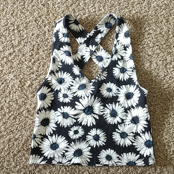 Forever 21 Tops - F21 daisy crop
